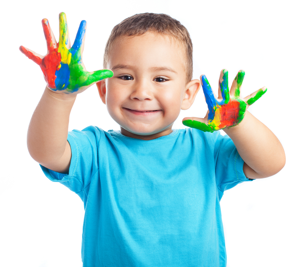 Руки детей в краске